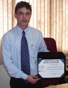 Farrath recebe certificado do CRC/MG