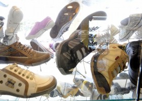 Brasília - A crise econômica mundial e a concorrência dos importados chineses reduziram as exportações de calçados brasileiros Foto: Marcello Casal Jr/ABr