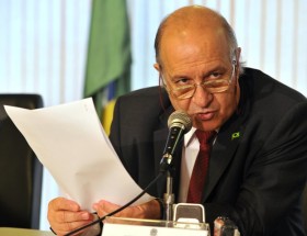 brasilia-o-ministro-chefe-da-secretaria-especial-de-direitos-humanos-paulo-vannuchi-durante-entrevista-coletiva-sobre-mortos-e-desaparecidos