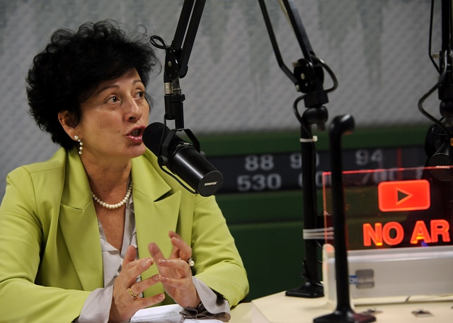 Brasília - A ministra da Secretaria Especial de Políticas para as Mulheres, Nilcéa Freire, fala sobre os três anos da Lei Maria da Penha , durante entrevista a emissoras de rádio, no programa Bom Dia, Ministro