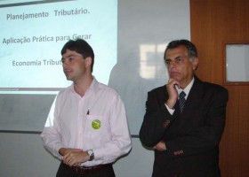 Daniel Gerhard e professor Maurício Ferrasi