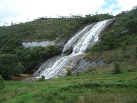 Cachoeira da Estiva com 70 metros de queda