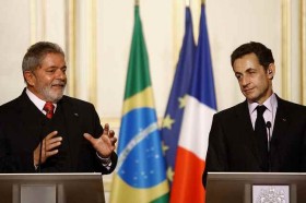 Paris – O presidente brasileiro, Luiz Inácio Lula da Silva, e o francês, Nicolas Sarkozy, em declaração conjunta à imprensa Foto: Ricardo Stuckert/PR