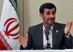 Brasília - O presidente iraniano, Mahmoud Ahmadinejad, durante entrevista coletiva Foto: Marcello Casal Jr/ABr 