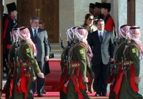 Rei Abdullah e a Rainha Rania, Presidente Lula sua esposa Marisa durante uma recepção oficial em Amã, na quarta-feira (Foto: Nader Daoud - The Jordan Times)