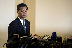 Líder de Hong Kong, Leung Chun-ying, durante coletiva de imprensa na sede do governo local