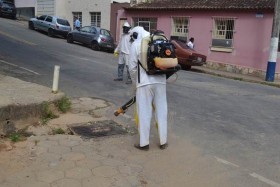 Agentes promovem caça ao mosquito Aedes Aegypti em Manhuaçu