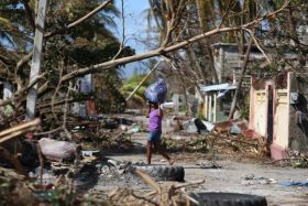 O número de mortes no Haiti ainda pode subir, já que as equipes de resgate estão com dificuldades para chegar a vários locais mais isoladosOrlando Barria/EPA/Agência Lusa/direitos reservados