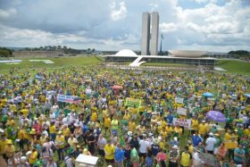 Manifestação em defesa da Lava Jato reúne milhares de pessoas na Esplanada dos Ministérios - Marcelo Casal/Agência Brasil 
