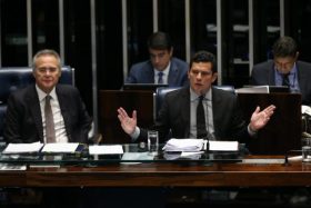 Brasília - O presidente do Senado, Renan Calheiros, e o juiz federal Sérgio Moro durante debate do PL 280/2016, sobre abuso de autoridadeFabio Rodrigues Pozzebom/Agência Brasil